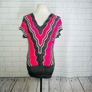 10/$25🦋 Studio 8 Gray & Pink Short Sleeve V-Neck Sweater - Size Large